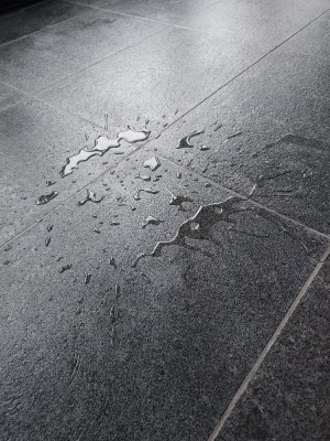 Wetlook impregneer natuursteen basalt zwembad vloer waterafstotend 03