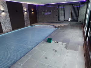 Wetlook impregneer natuursteen basalt zwembad vloer waterafstotend 04